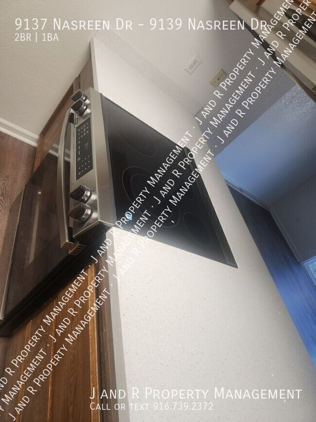 Foto del edificio - 9137 Nasreen Dr