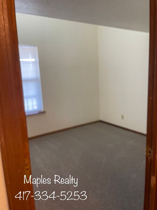 Building Photo - UNFURNISHED 2 BEDROOM 2 BATH PENTHOUSE LOF...