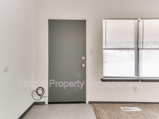 Foto del edificio - 1706 Hillcrest Dr