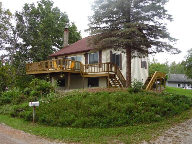 Foto del edificio - 3 Bed 2 Bath Home w/wo Garage 1 pet under 30 lbs. with pet fee
