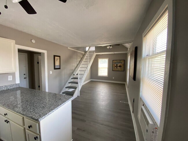 Foto del edificio - Very attractive 2BR 1/2 duplex
