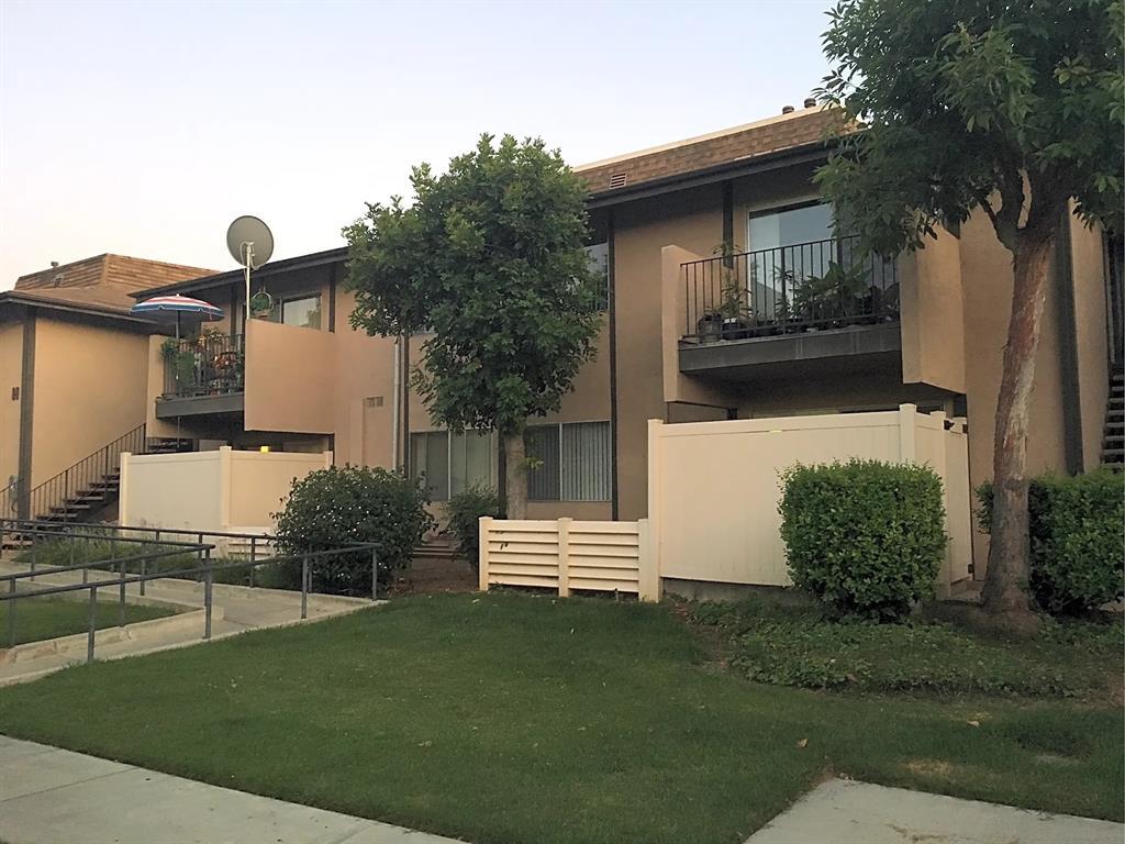 Foto principal - 16700 Chatsworth St