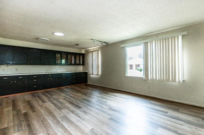 Building Photo - 2513 26th St