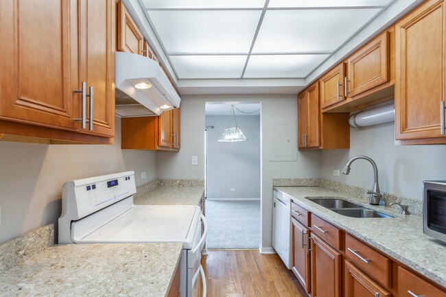 Building Photo - 6340 Americana Dr