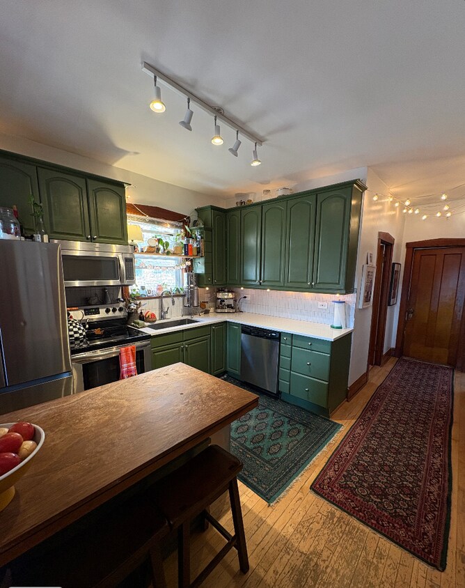 Foto principal - 3352 N Avers Ave