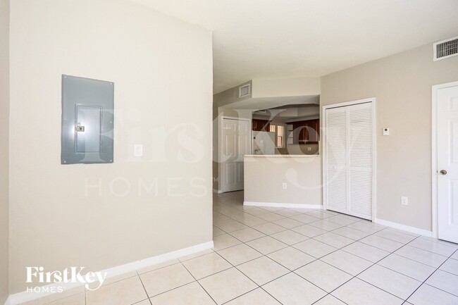 Foto del edificio - 664 SW 7th Terrace