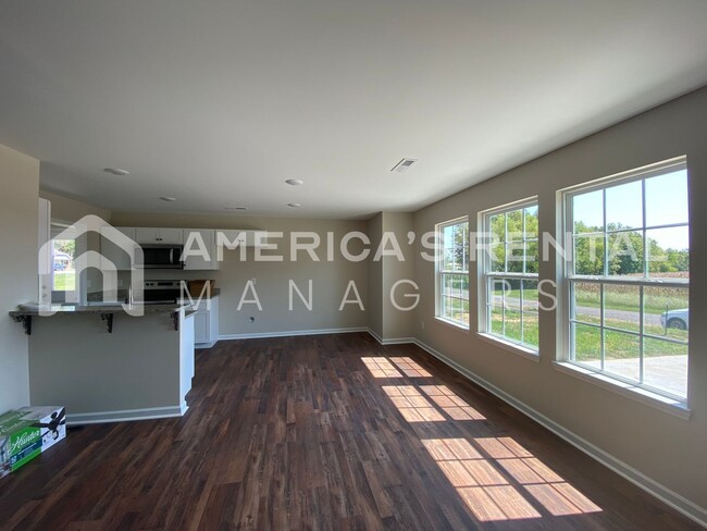 Foto del edificio - Home for Rent in Logan, AL!!! Sign a 13-mo...