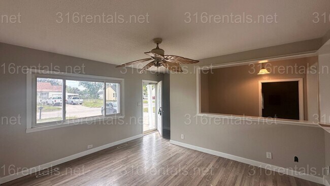 Foto del edificio - $1195 - 2 bed 1 bath w/ BONUS room and bas...