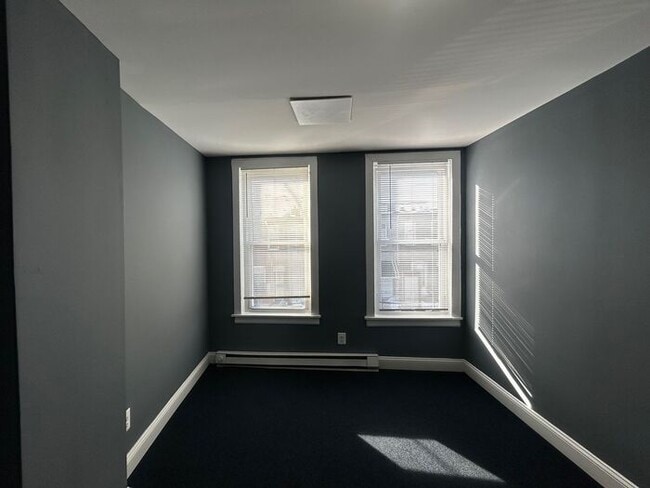 Building Photo - 1 Bedroom House