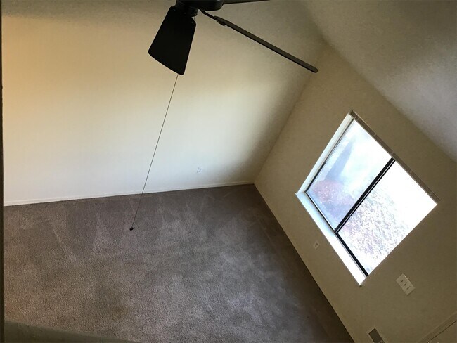 Building Photo - 8182 Creekwood Dr