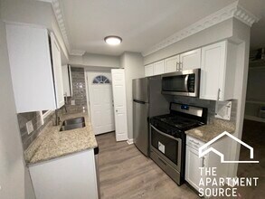 Building Photo - 1321 W Sherwin Ave