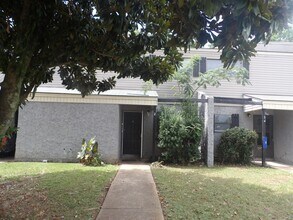 Building Photo - 2 Anthony Cir