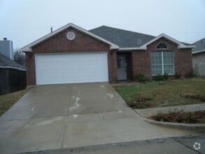 Building Photo - 921 Simon Dr