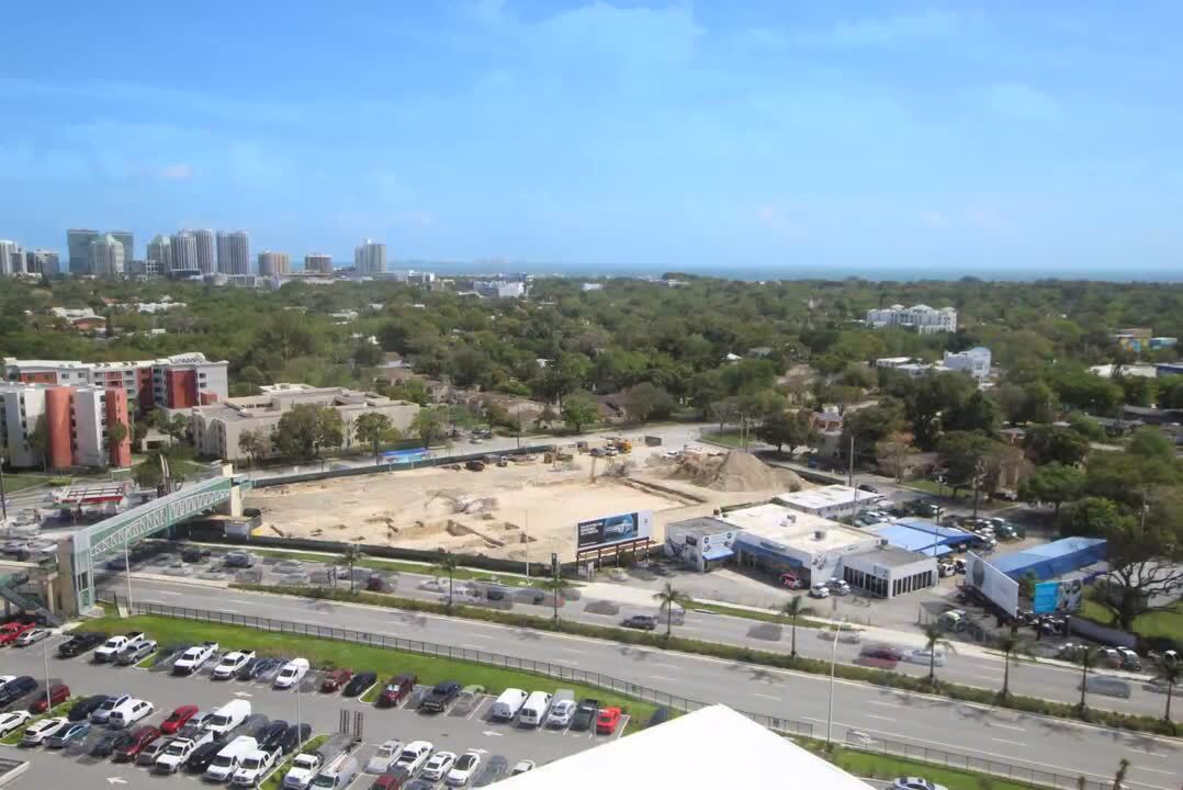 Platform 3750 Market photo'