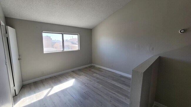 Foto del edificio - Stylish and Convenient 1-bedroom Apartment...