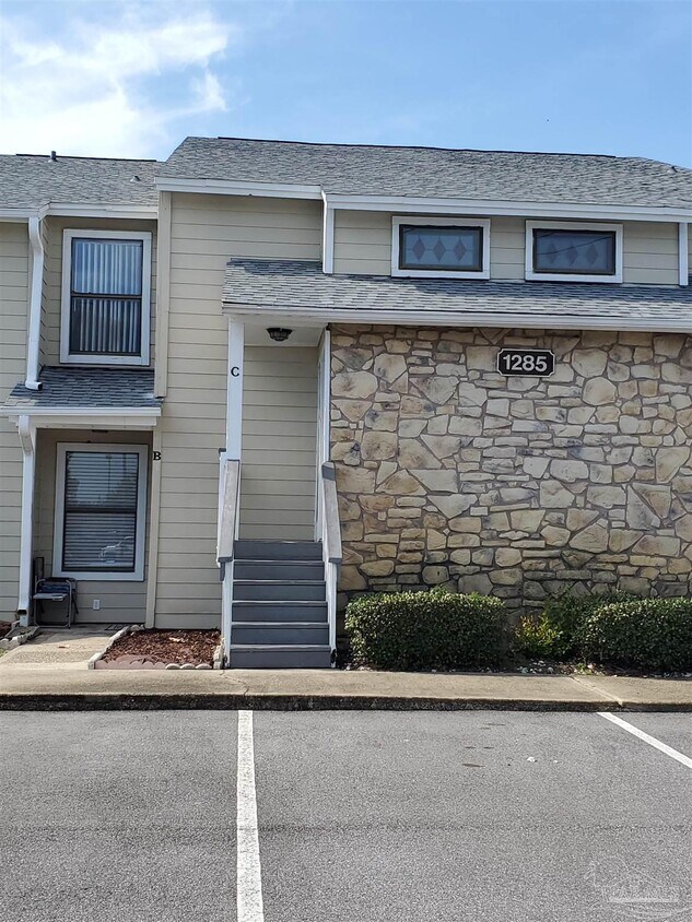 Primary Photo - 1285 College Pkwy
