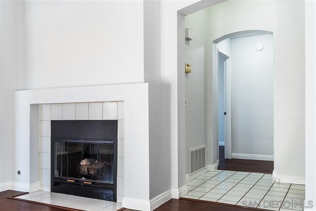 Building Photo - 1050 La Tortuga Dr