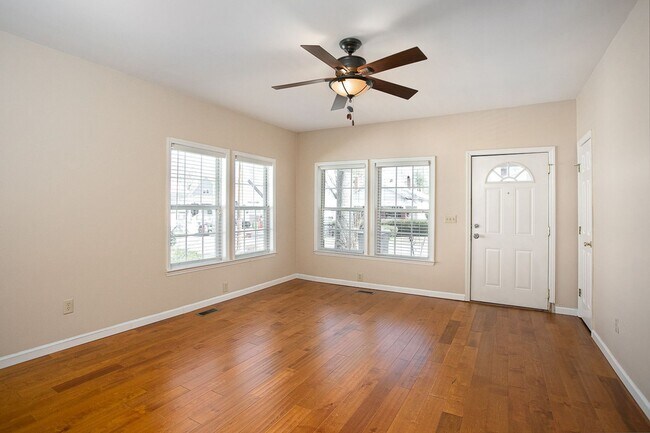 Building Photo - Three Bedroom Walltown Abode Within Walkin...