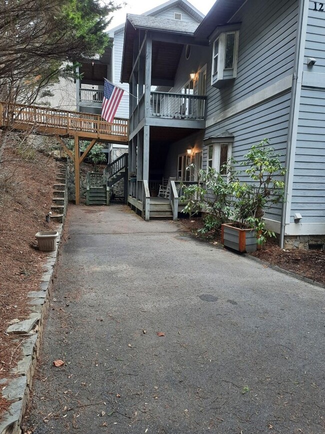 Building Photo - $1,800 - 2 Bed / 2 Bath Furnished Luxury C...