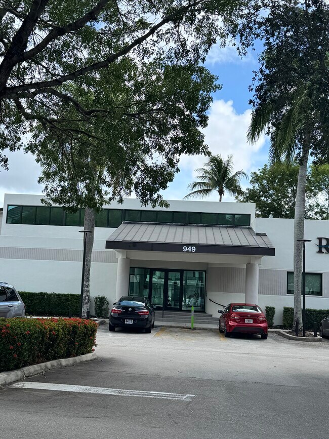 Foto del edificio - 900 River Reach Dr