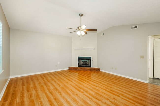 Building Photo - 106 Bradford Cir