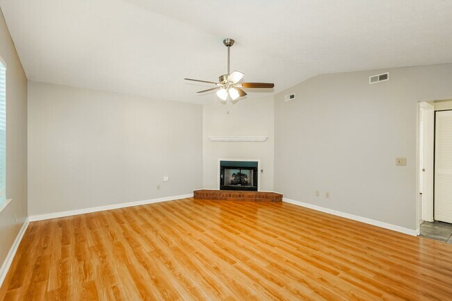 Foto del edificio - 106 Bradford Cir