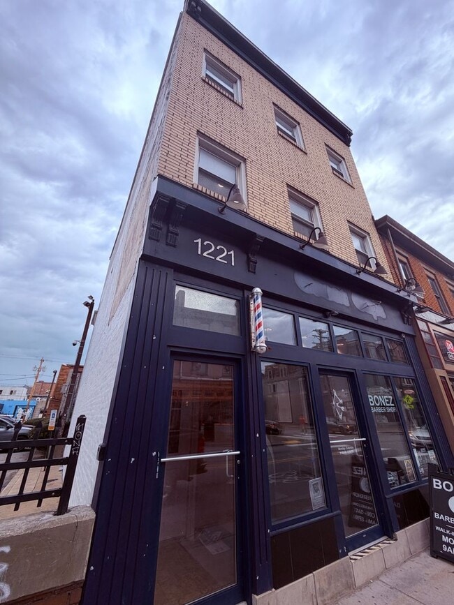 Photo - 1221 E Carson St Apartment