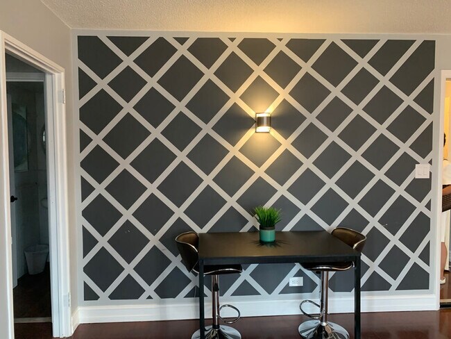 Building Photo - 300 W Peachtree St NW