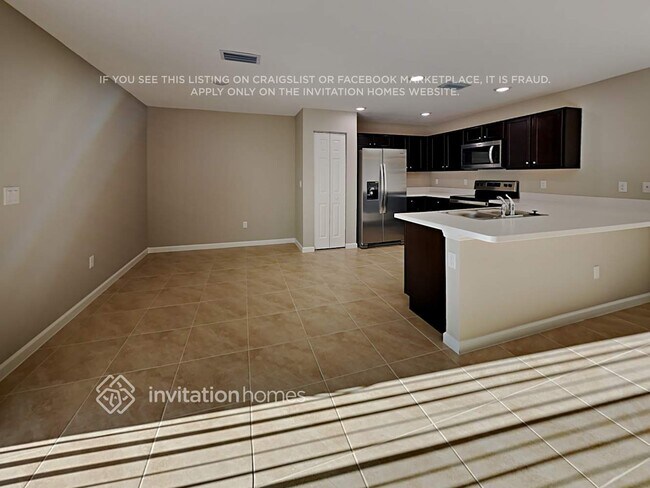 Foto del edificio - 560 SW Nagle Pl