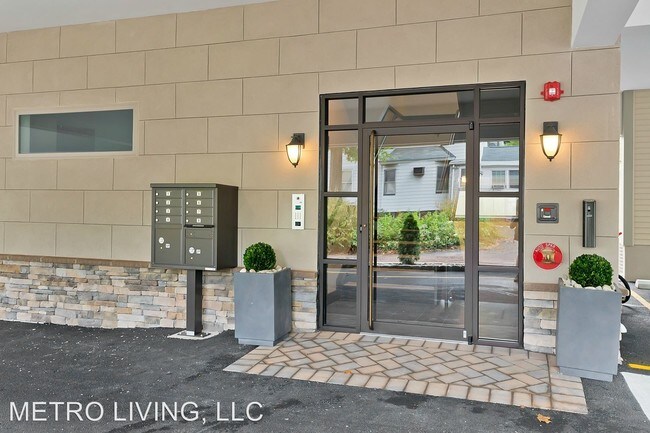 Building Photo - 860 Jersey Ave