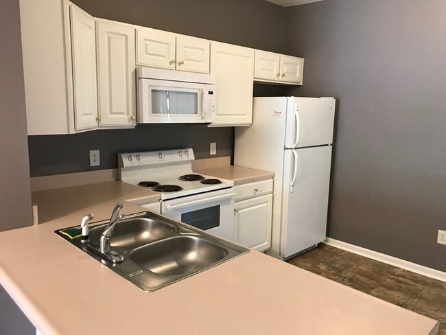 Full kitchen - 241 S Irwin St