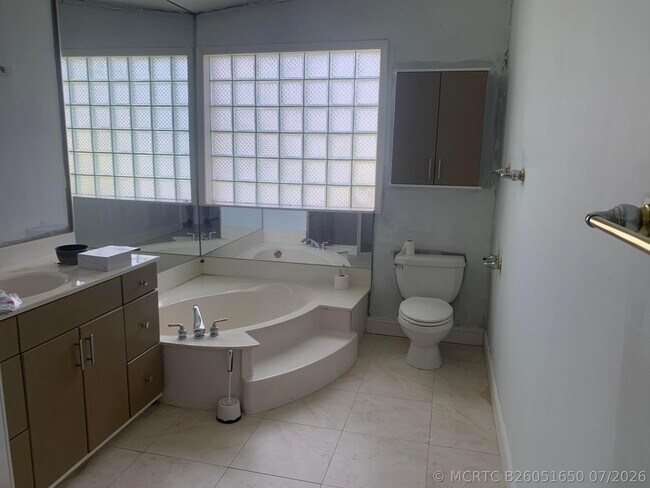 Foto del edificio - 11585 N Quayside Dr
