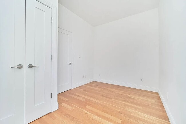 Building Photo - 400 Central Prk W