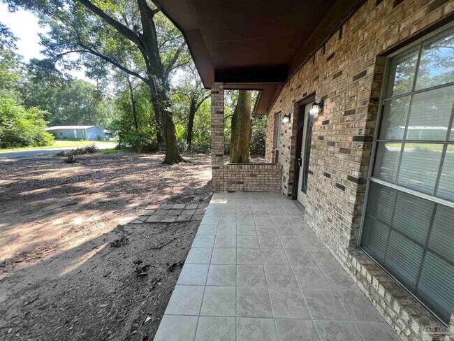 Foto del edificio - 5859 Mapleton St