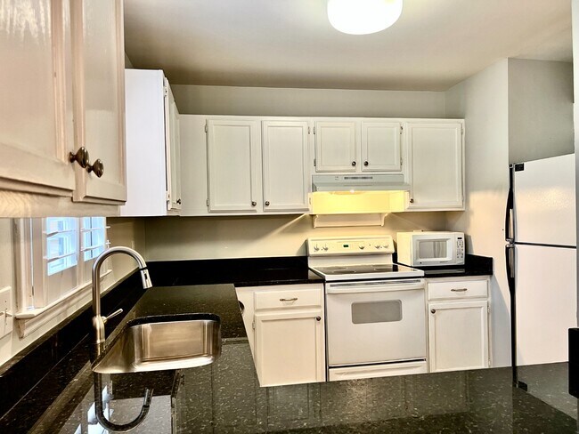 Foto del edificio - CONVENIENT AND AFFORDABLE