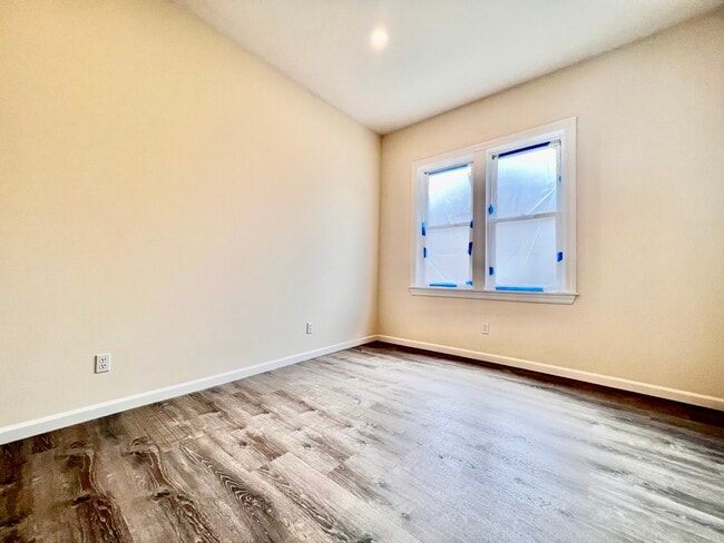 Building Photo - 129 Palisade St