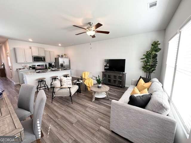 Foto del edificio - 305 Green Loop Rd