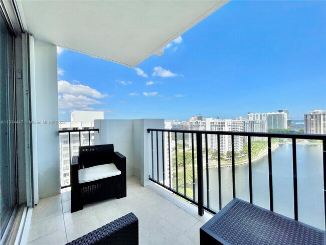 Foto del edificio - 2750 NE 183rd St