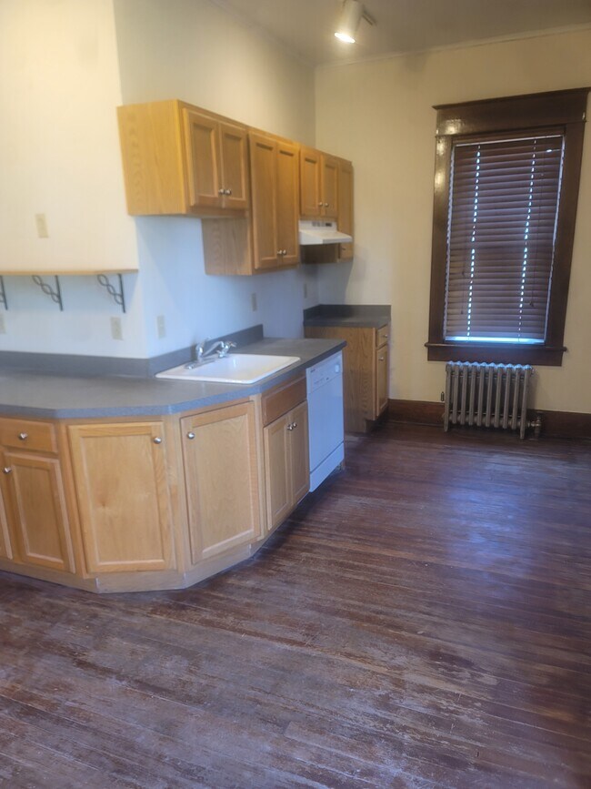 Kitchen - 330 S Main St