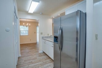 Building Photo - 266 S Villas Ct