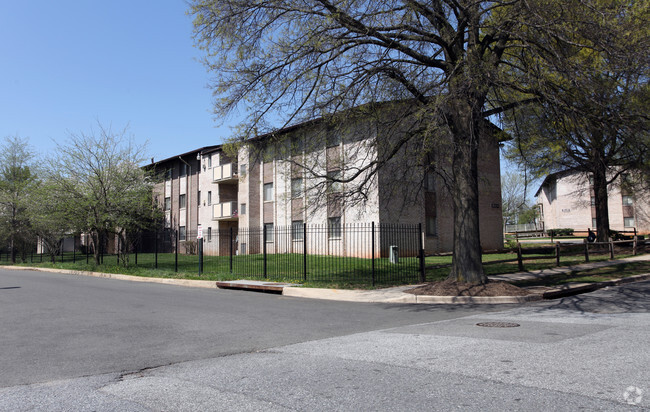 Glenreed Apartments - The Glens at Reed Station