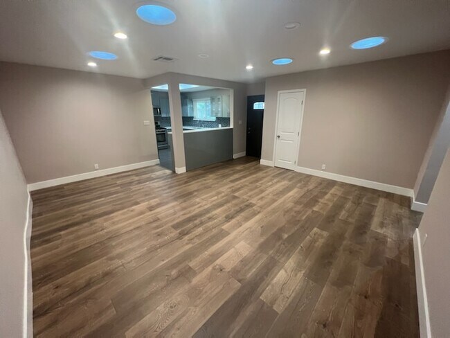 Building Photo - 9372 Vena Ave