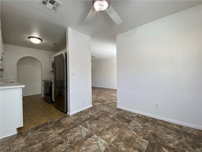 Foto del edificio - 1824 N Decatur Blvd