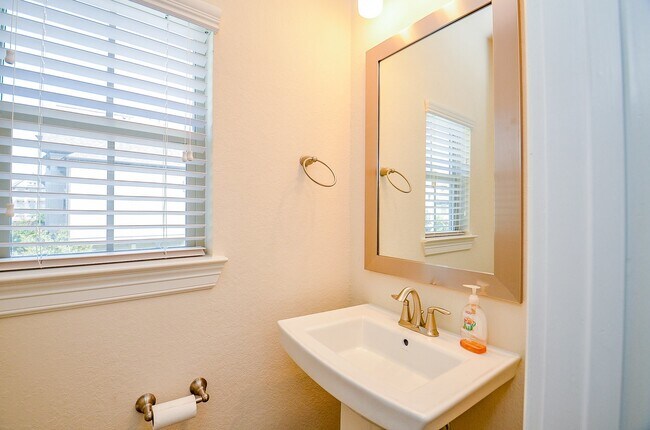Foto del edificio - 10709 Madden Oaks Pl