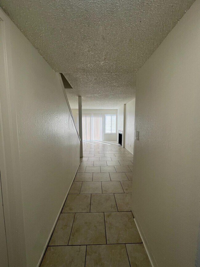 Foto del edificio - 1221 N Peach Ave