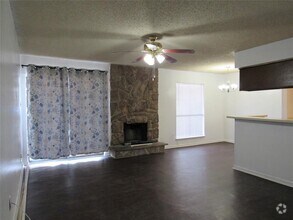 Building Photo - 17331 Red Oak Dr
