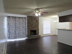 Building Photo - 17331 Red Oak Dr