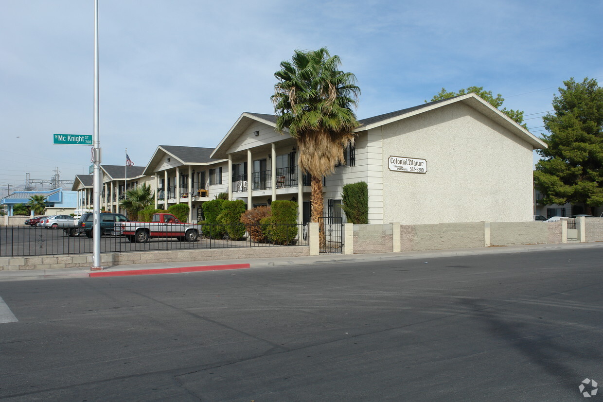 Primary Photo - Colonial Manor Apartments