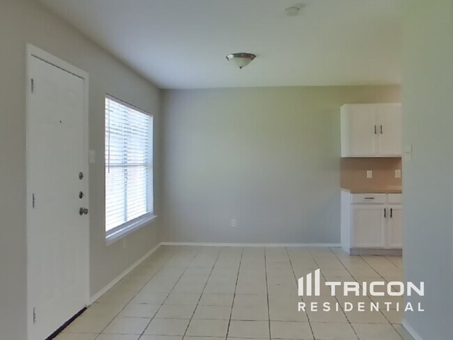Building Photo - 9303 Deep Valley Dr