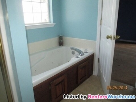 Building Photo - 3071 Bowker Rd